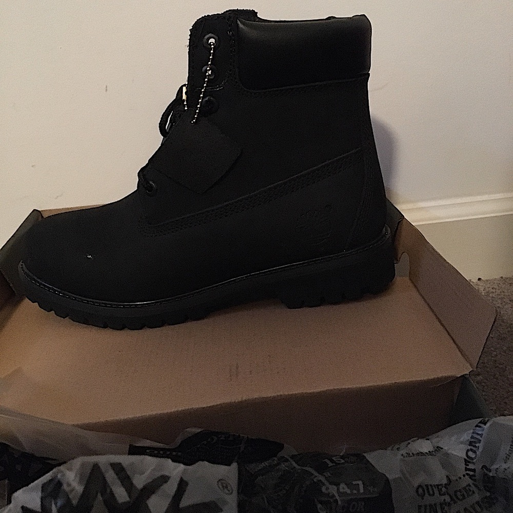 Timberland bts sizes 8-12 men New come with box to